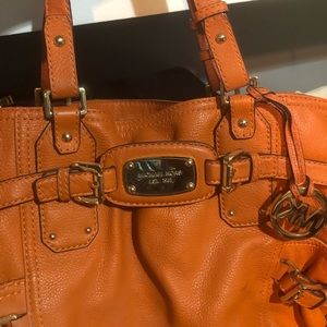 Micheal Khors purse ( Authentic)